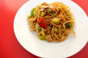 Asiatischer Spaghettisalat