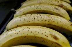Gegrillte Banane mit Vanilleeis