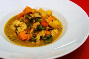 Hähnchen-Thai- Curry mit Süßkartoffel und Brokkoli