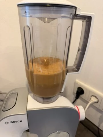 Hummus-Zutaten im Bosch-Mixer