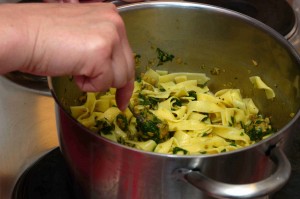 Oliven-Basilikum-Pesto