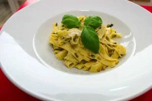 Oliven-Basilikum-Pesto