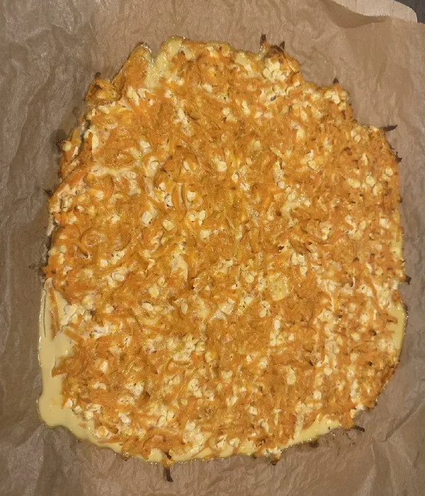 Proteinreicher Karotten-Käse-Fladen