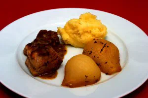 Schweinemedaillons mit Birne in Gorgonzola